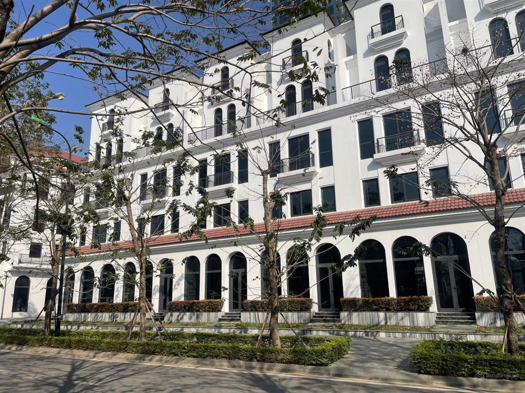 Chủ nhà gửi bán shophouse lô góc dự án sunshine golden river ciputra. lô góc 124,6m2 mặt tiền 7,5m