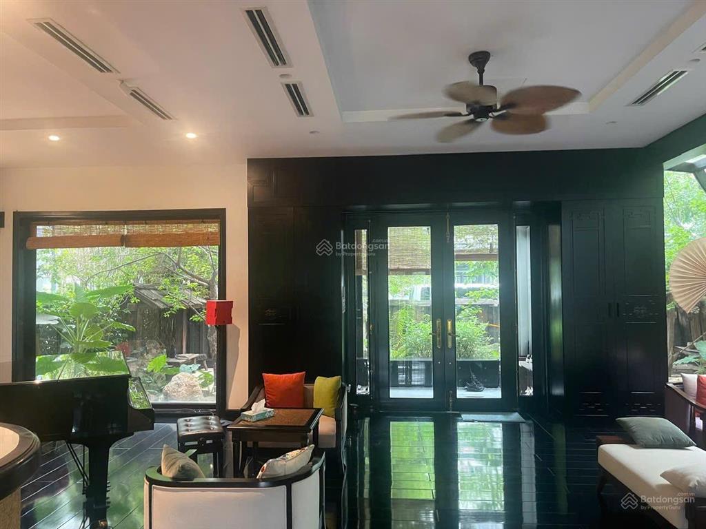 Bán biệt thự ciputra tây hồ khu t3 view sông.  0945 289 ***
