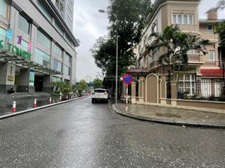 Gia đình cần bán biệt thự đơn lập cầu giấy 250m2 lô góc. khách hàng thiên chí  0945 289 ***