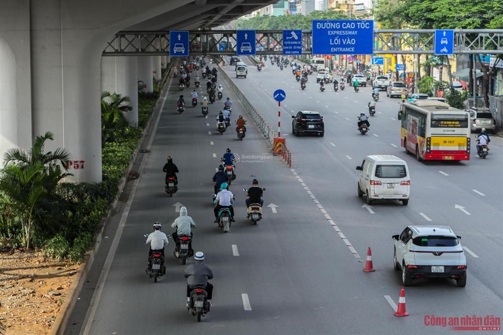Bán nhà mặt phố phạm văn đồng gần công viên hoà bình.  0945 289 ***