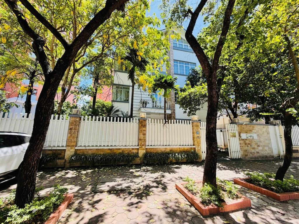 Chủ nhà gửi bán biệt thự góc nghĩa đô khu đô thị mới nghĩa đô.  0945 289 ***