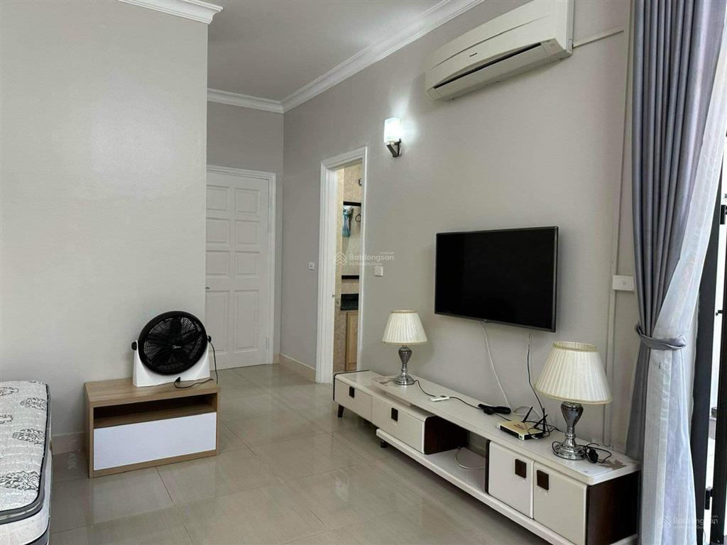 Chính chủ tôi bán biệt thự khu t7 ciputra tây hồ 180m 3 tầng 5 phòng ngủ.  0945 289 ***