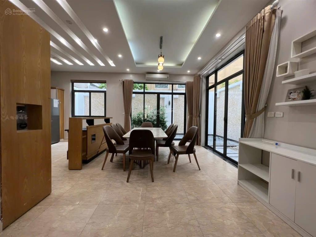 Chính chủ tôi bán biệt thự khu t7 ciputra tây hồ 180m 3 tầng 5 phòng ngủ.  0945 289 ***