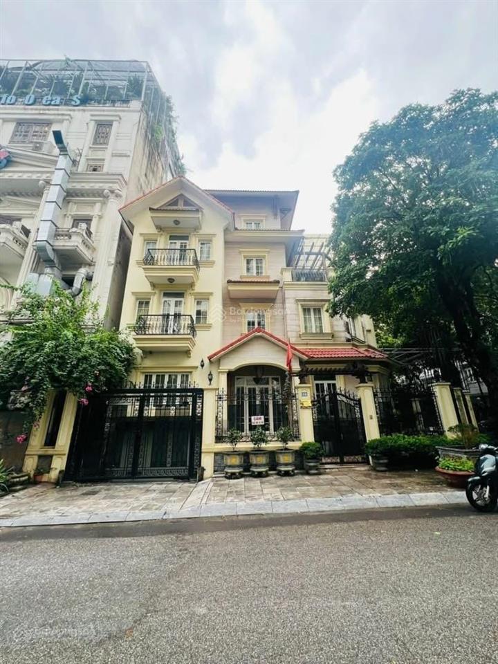 Gia đình cần bán biệt thự lô góc khu đô thị mới cầu giấy  dịch vọng hậu.  0945 289 ***