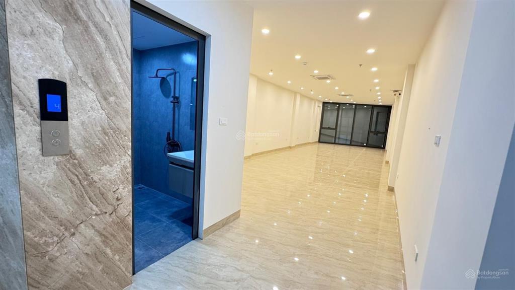Chính chủ cần cho thuê tầng 1 tòa văn phòng mặt phố chùa láng đống đa hà nội