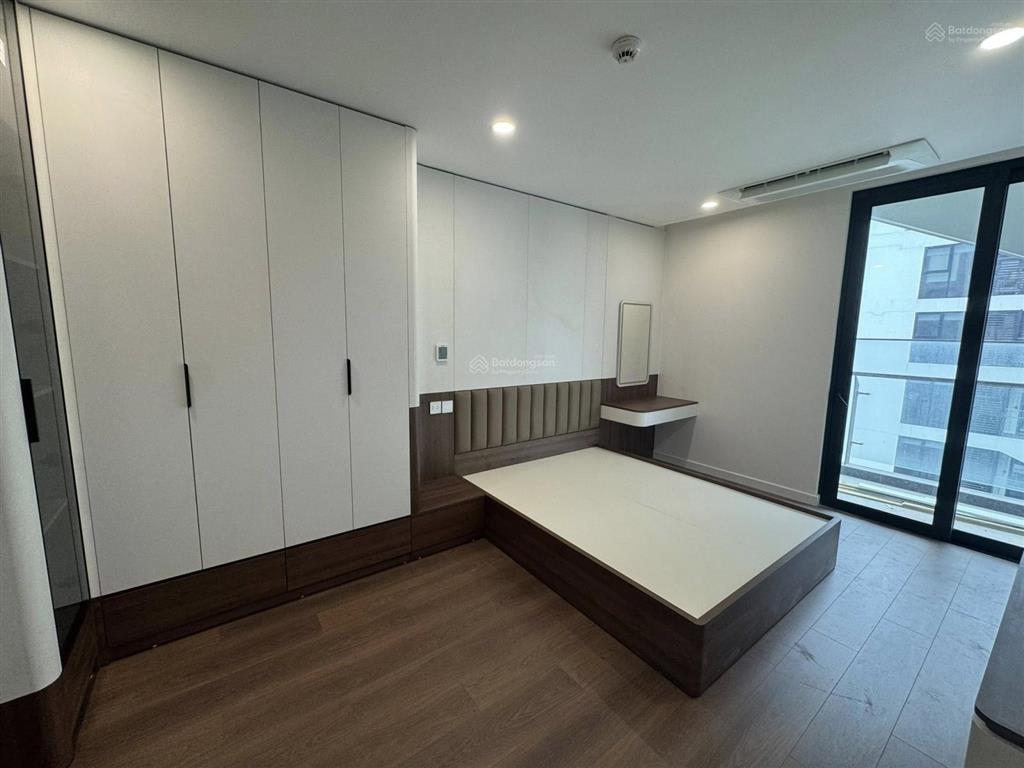 Chính chủ cho thuê căn hộ 80m2 gồm 2 ngủ 2 wc chung cư sunshine green iconic long biên