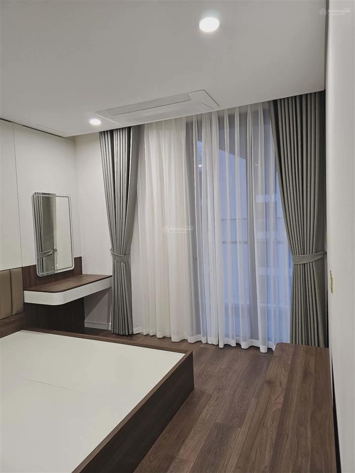 Chính chủ cho thuê căn hộ 80m2 gồm 2 ngủ 2 wc chung cư sunshine green iconic long biên