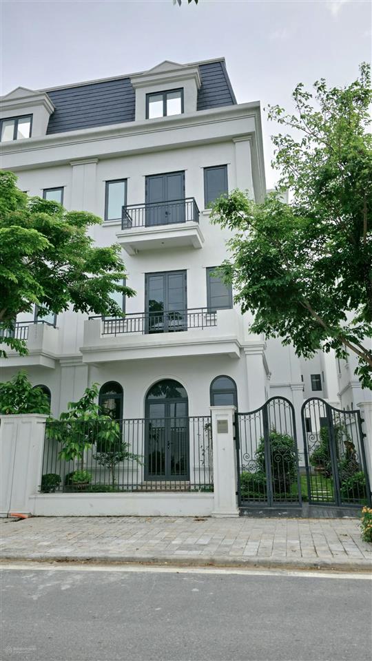 Bán gấp, gia đình cần chuyển đổi chỗ ở bán nhanh căn bt lô 220m2 giá 37 tỷ.