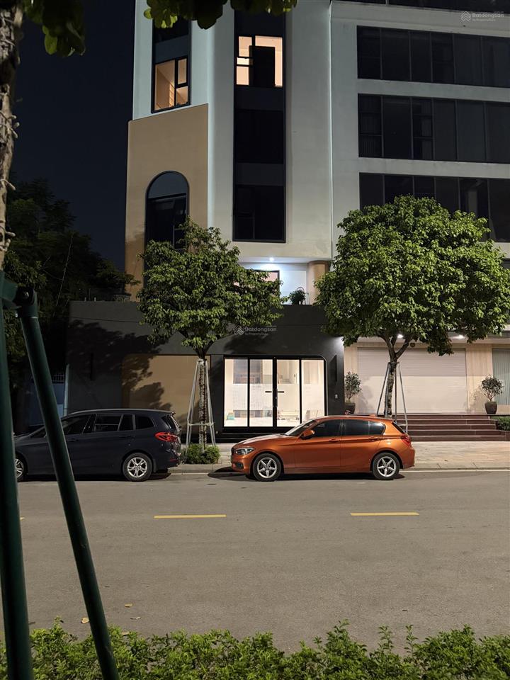 Cho thuê tầng 1 kinh doanh văn phòng, showroom, siêu thị, ngân hàng. mặt tiền kinh doanh siêu đẹp