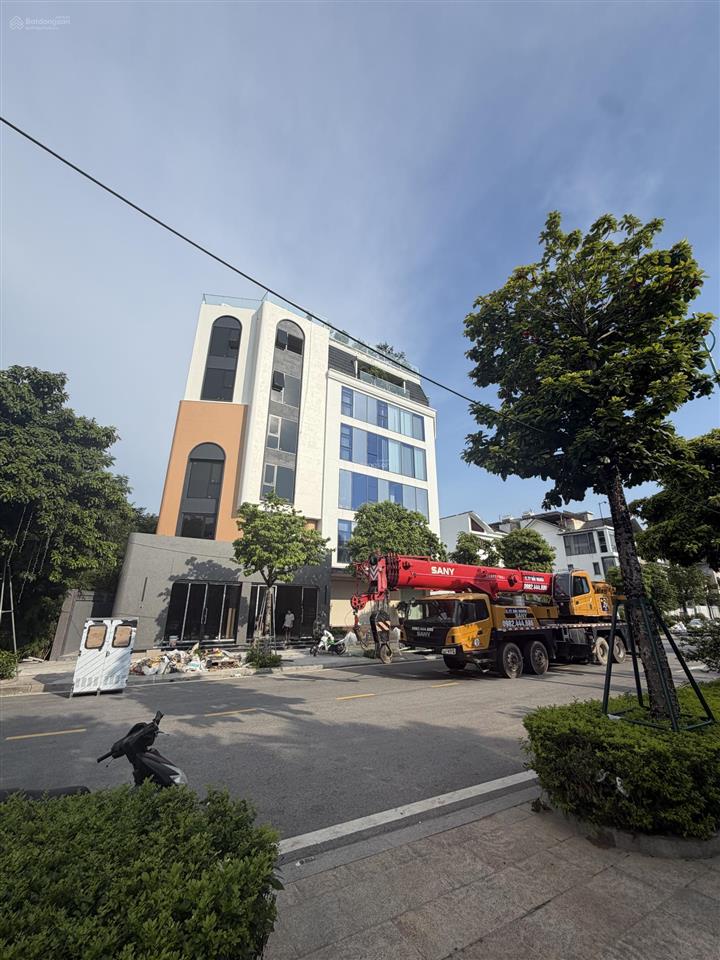 Cho thuê tầng 1 kinh doanh văn phòng, showroom, siêu thị. mặt tiền kinh doanh siêu đẹp