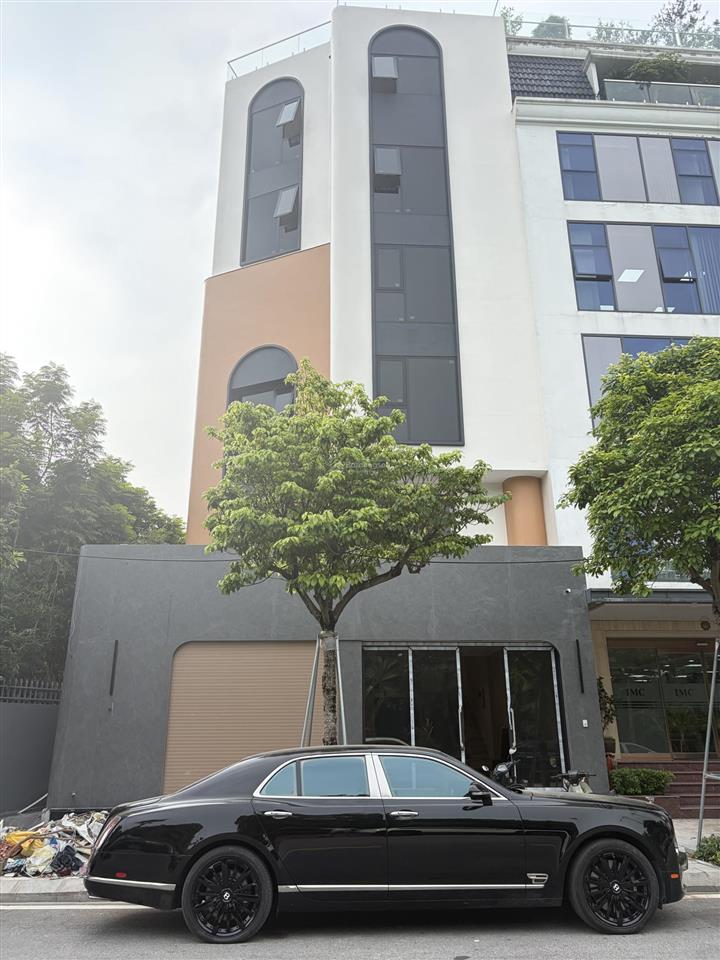 Cho thuê tầng 1 kinh doanh văn phòng, showroom, siêu thị. mặt tiền kinh doanh siêu đẹp