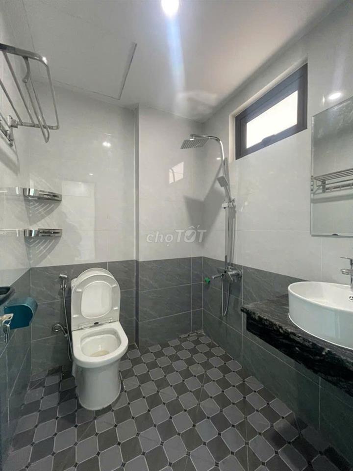 CHỦ NHÀ CẦN CHO THUÊ NHÀ 5 TẦNG 33M2  ĐÔNG MAI , GIÁ 7TR/1 THÁNG