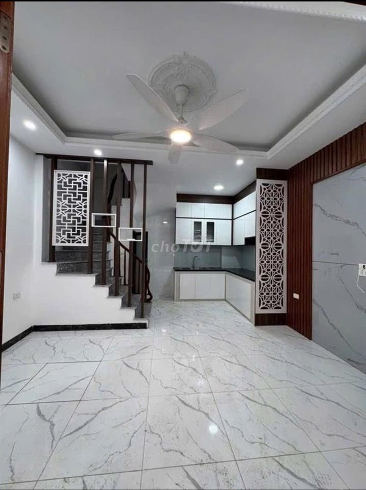 Cho thuê 1 căn nhà xây mới 5 tầng, diện tích 32m2, tổng 3 phòng ngủ,