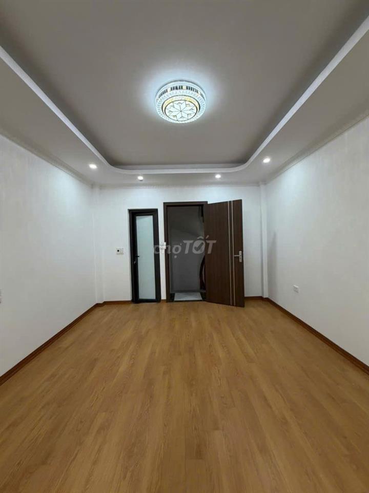 Cho thuê 1 căn nhà xây mới 5 tầng, diện tích 32m2, tổng 3 phòng ngủ,