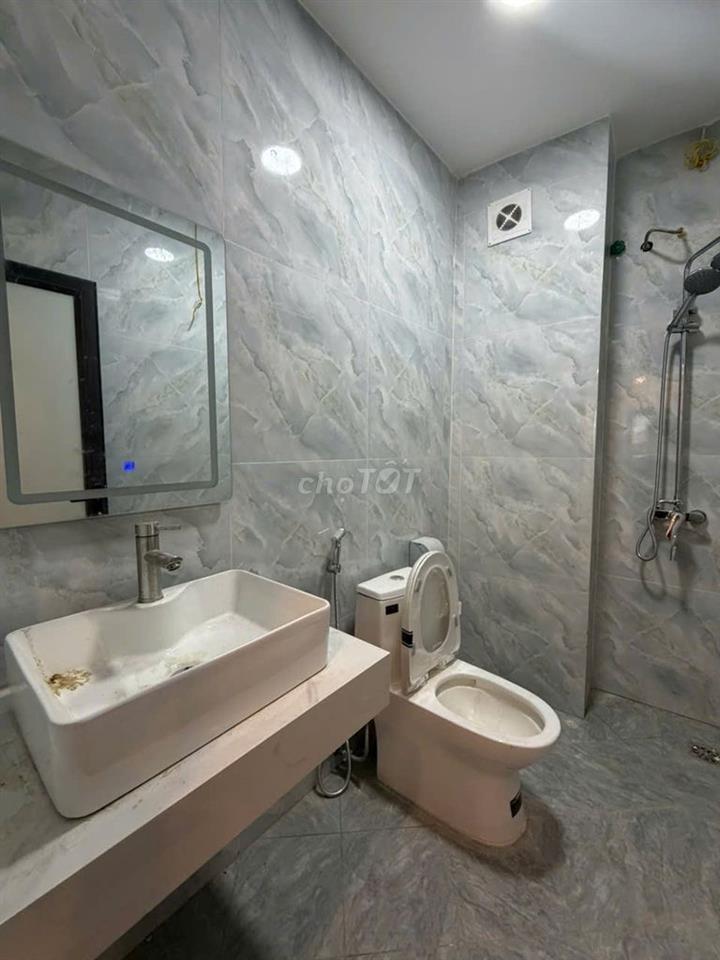 Cho thuê 1 căn nhà xây mới 5 tầng, diện tích 32m2, tổng 3 phòng ngủ,