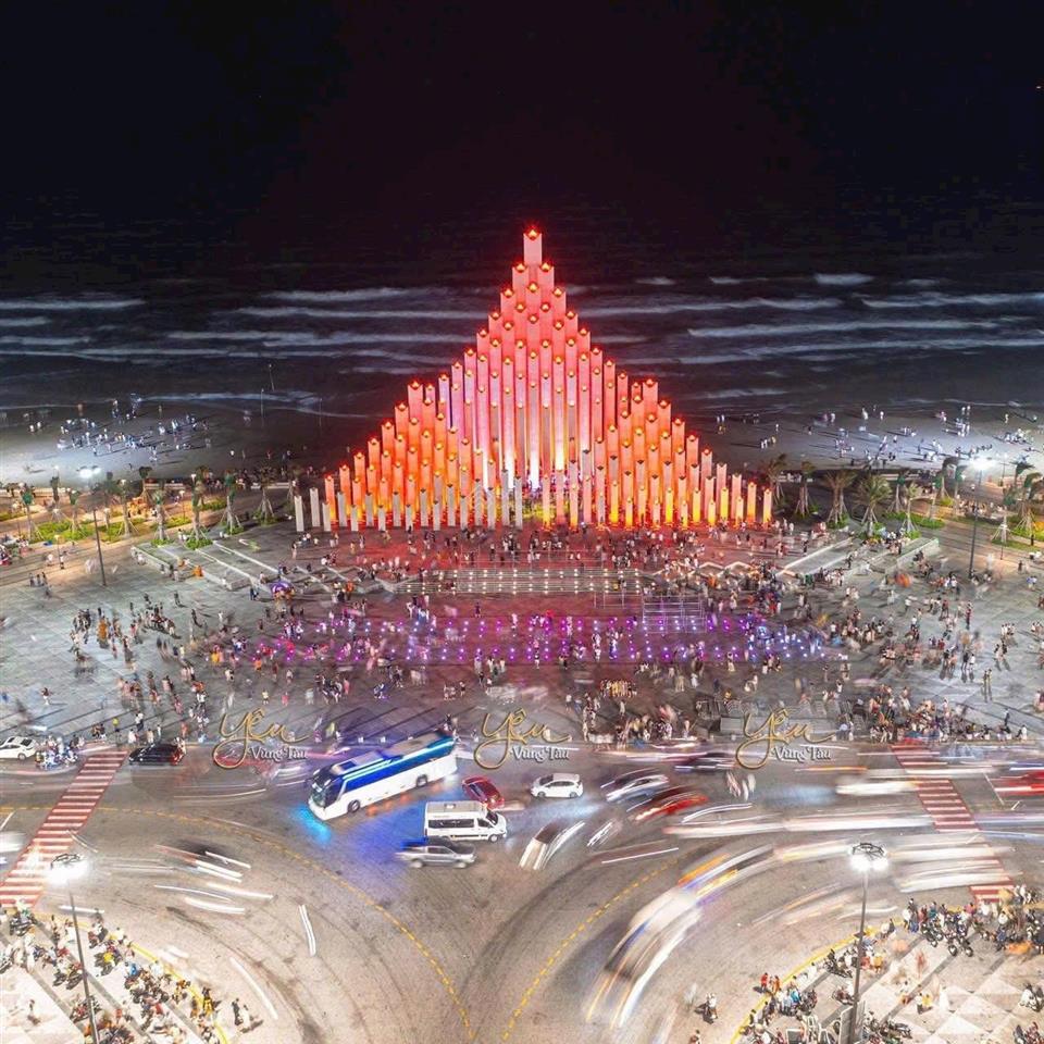 Bán nhanh giá tốt căn hộ the sóng vũng tàu 3pn view biển giá 4.150tỷ. 0902 674 *** ms.thảo