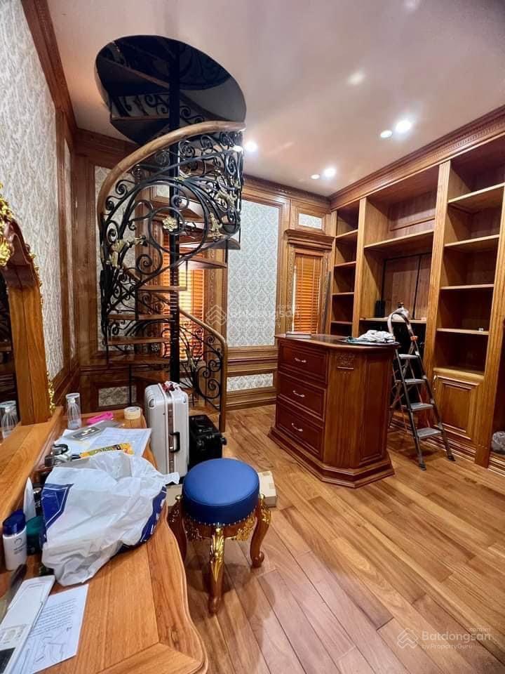Bán siêu biệt thự lô góc 306m². mặt tiền 30m xây 4 tầng.  0984 042 *** em dũng.