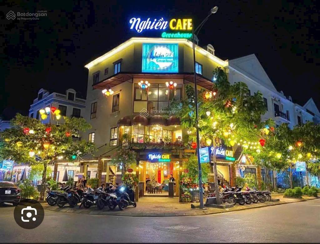 Bán lk lô góc 150m2, mt 25m, cho thuê 75 triệu. vị trí đẹp nhất văn phú, mặt cột đồng hồ đường 27m.