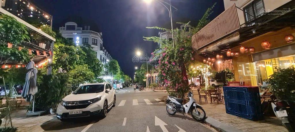Hiếm có 1 la casta 2 mặt đường lớn dt 84m2, 5 tầng mt 5m. đẹp. chỉ 24 tỷ kinh doanh