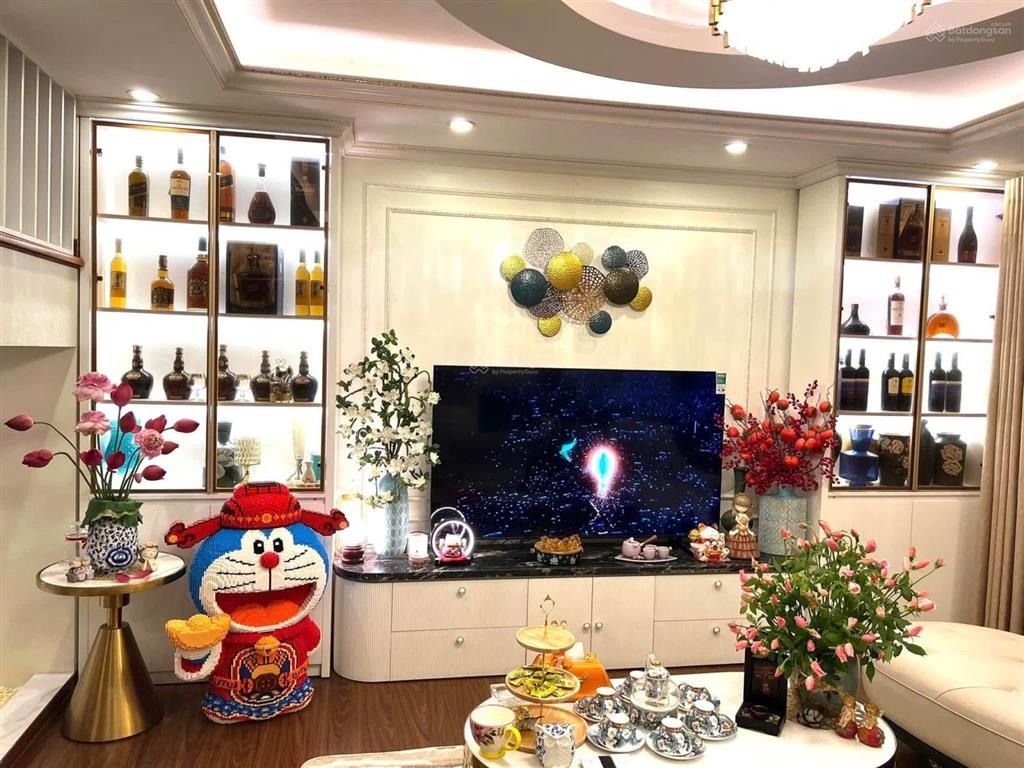 Hiếm có 1 la casta 2 mặt đường lớn dt 84m2, 5 tầng mt 5m. đẹp. chỉ 24 tỷ kinh doanh