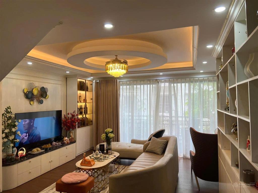 Hiếm có 1 la casta 2 mặt đường lớn dt 84m2, 5 tầng mt 5m. đẹp. chỉ 24 tỷ kinh doanh
