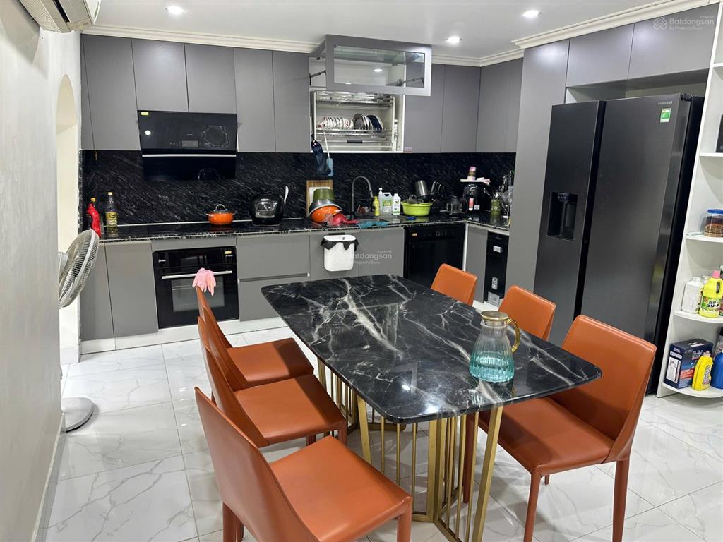 Hiếm có 1 la casta 2 mặt đường lớn dt 84m2, 5 tầng mt 5m. đẹp. chỉ 24 tỷ kinh doanh