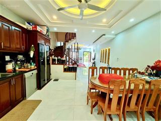 Chính chủ gửi bán lk 82.5m2. 5 tầng, mt 5m. nhà hoàn thiện đẹp như hình. chỉ 19.5 tỷ. giá đầu tư.