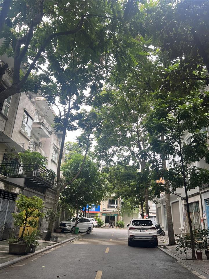 Hiếm có 1 căn xây thô 90m. 4 tầng. gần công viên giá 18tỷ. chủ nhà bán nhanh. hạ giá cho khách.