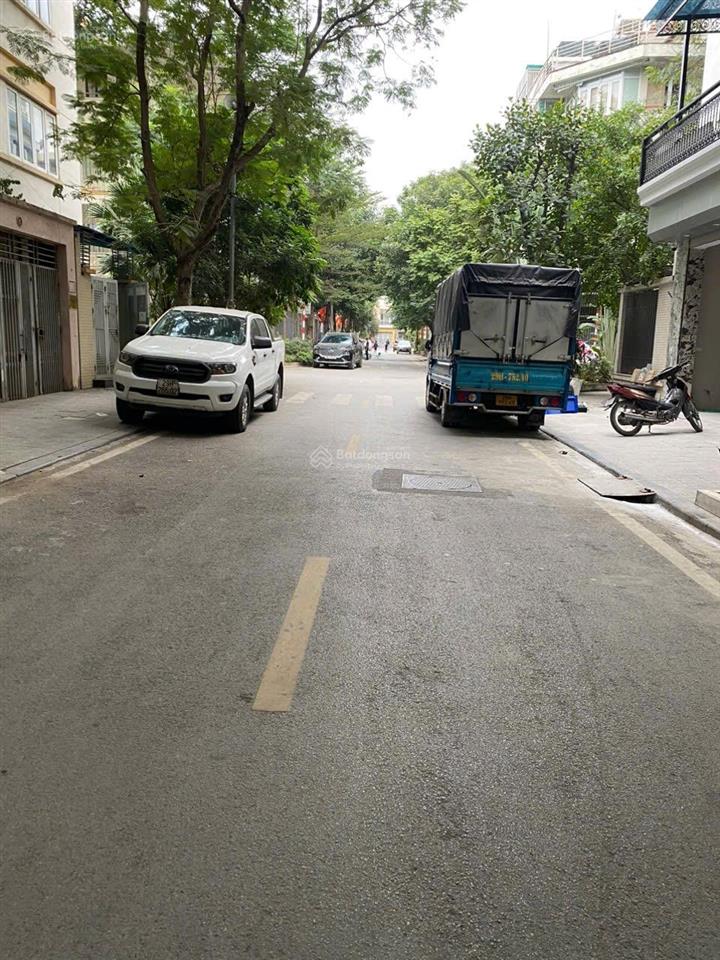 Hiếm có 1 căn xây thô 90m. 4 tầng. gần công viên giá 18tỷ. chủ nhà bán nhanh. hạ giá cho khách.