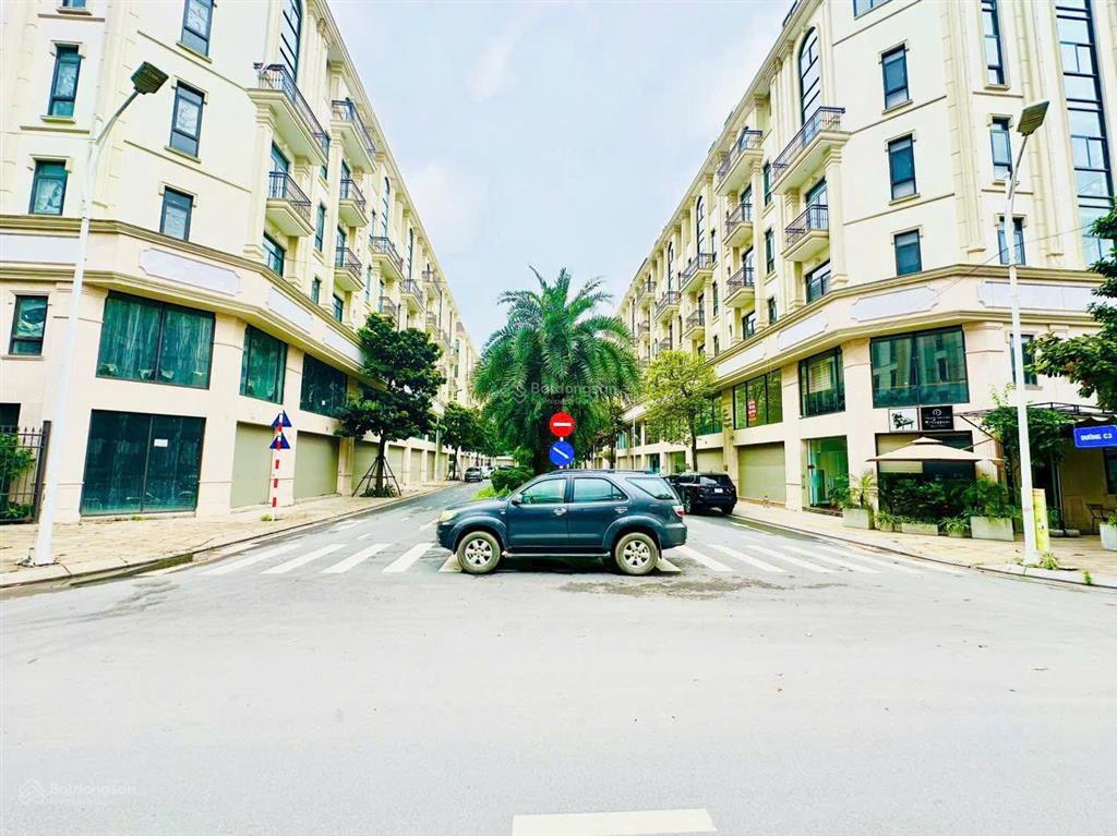1 căn him lam 91m2 7 tầng, mặt tiền 7m. đang cho thuê 65 triệu. chủ bán nhanh giá 28 tỷ