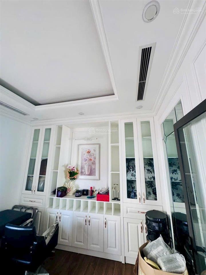 A chủ nhờ bán 80m2, 6 tầng. mt 5m tòa văn phòng. đặc biệt có tầng hầm. có thang máy. chỉ hơn 22 tỷ