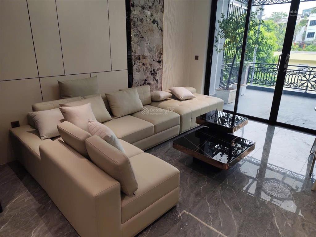A chủ nhờ bán 80m2, 6 tầng. mt 5m tòa văn phòng. đặc biệt có tầng hầm. có thang máy. chỉ hơn 22 tỷ