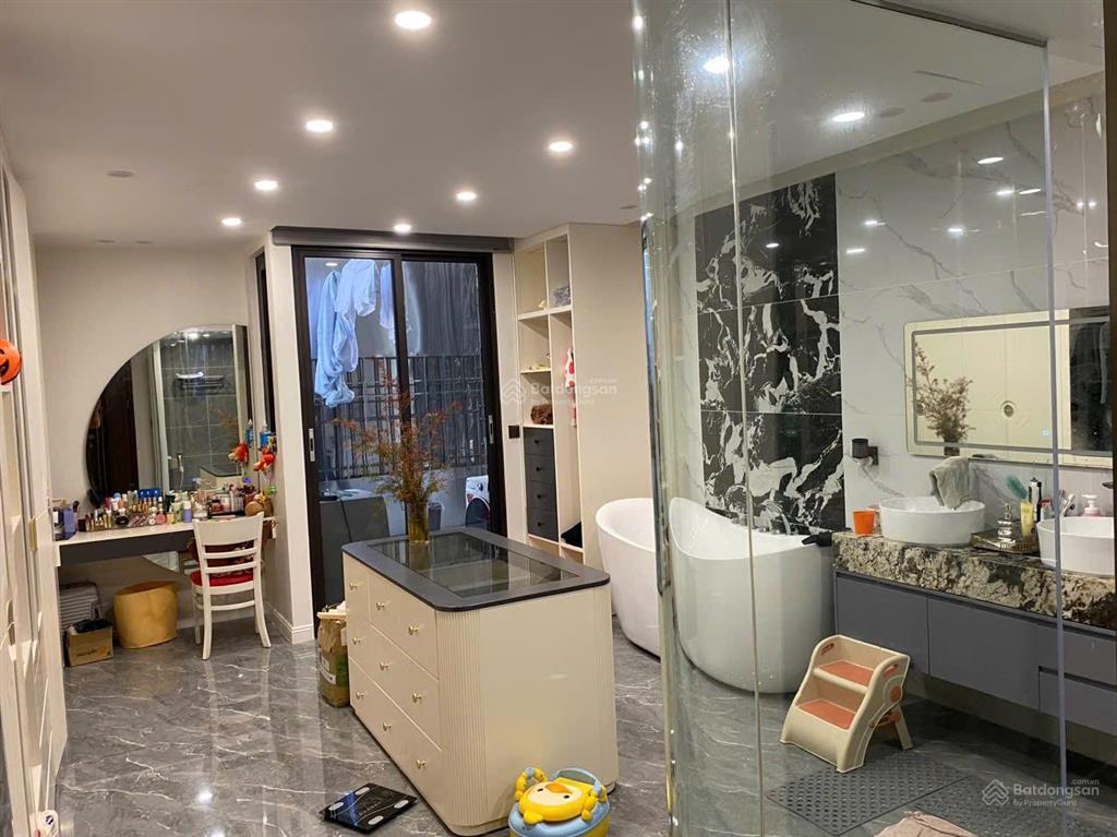 A chủ nhờ bán 80m2, 6 tầng. mt 5m tòa văn phòng. đặc biệt có tầng hầm. có thang máy. chỉ hơn 22 tỷ
