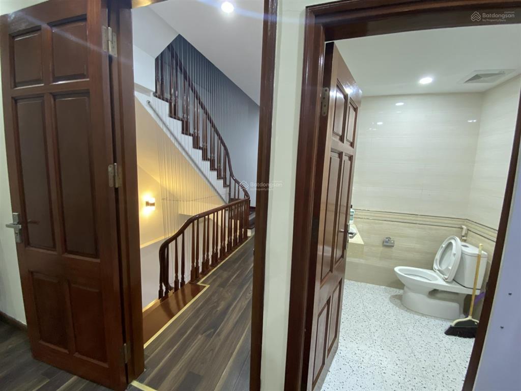 Liền kề dt 82,5m2, mt 5m, 5 tầng, nhà hoàn thiện gia chủ hiện tại đang ở giá chỉ 18 tỷ.