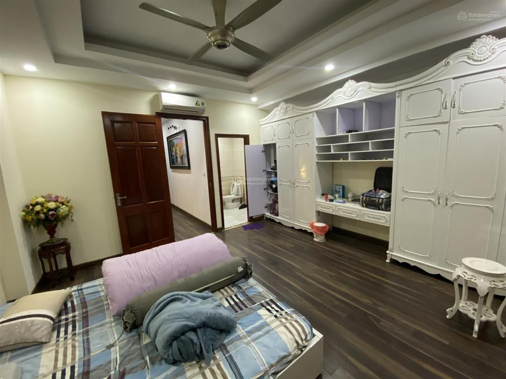 Liền kề dt 82,5m2, mt 5m, 5 tầng, nhà hoàn thiện gia chủ hiện tại đang ở giá chỉ 18 tỷ.