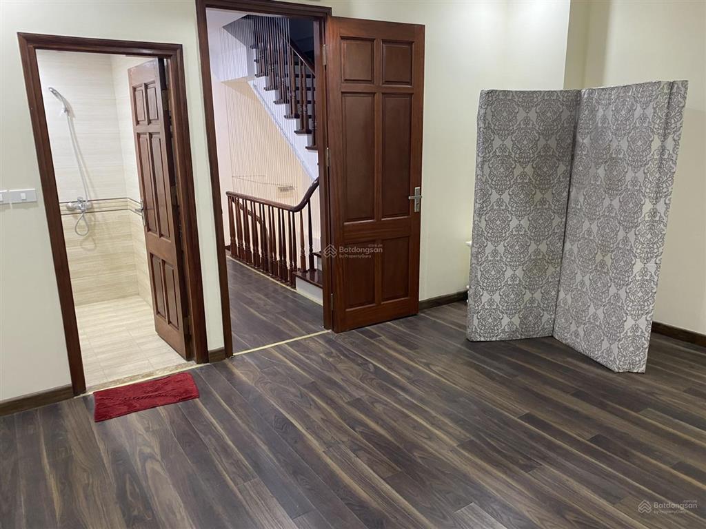 Liền kề dt 82,5m2, mt 5m, 5 tầng, nhà hoàn thiện gia chủ hiện tại đang ở giá chỉ 18 tỷ.