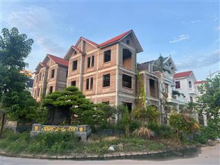 Duy nhất 1 căn 240m. mặt tiền 12m. 3.5 tầng. mặt vườn hồng. vị trí áp căn góc. giá đầu tư.