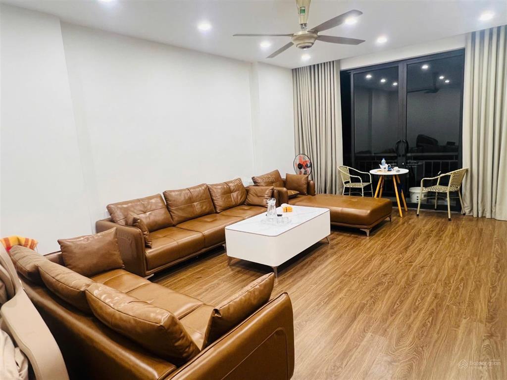 1 căn 90m2 nhà 5 tầng. thang máy. đường 18m ngay trường quốc tế marie curie chỉ 2x tỷ nhỏ