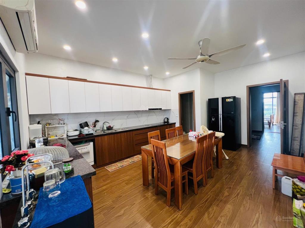 1 căn 90m2 nhà 5 tầng. thang máy. đường 18m ngay trường quốc tế marie curie chỉ 2x tỷ nhỏ