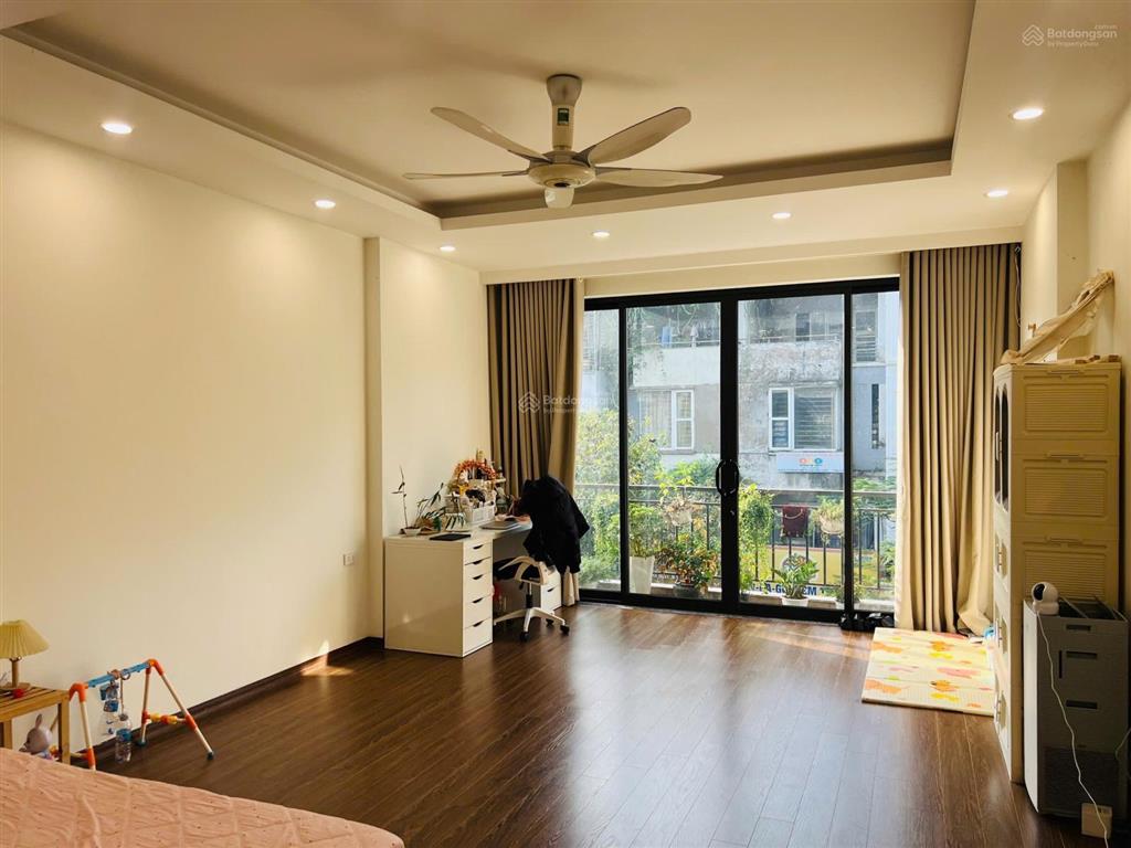 1 căn 90m2 nhà 5 tầng. thang máy. đường 18m ngay trường quốc tế marie curie chỉ 2x tỷ nhỏ