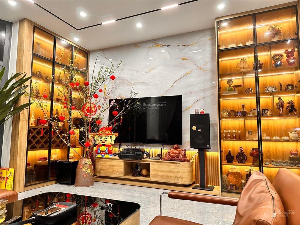 La casta 80m2, 5 tầng. mt 5m, có thang máy. 2 mặt đường kinh doanh trước sau. giá chỉ nhỉnh 22 tỷ.