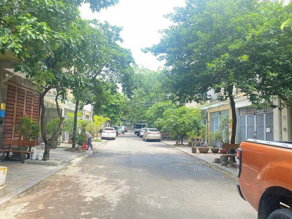 Hiếm có 1 căn xây thô 90m2. 4 tầng. giá đầu tư chỉ 17.5 tỷ. đường rộng 20m không lỗi phong thủy.