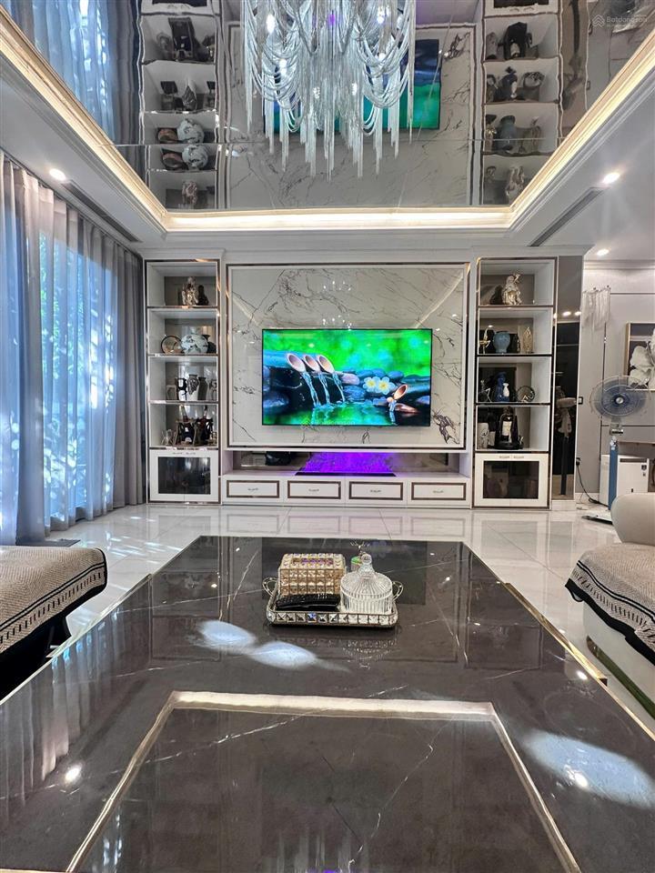 La casta 80m2, 5 tầng. mt 5m, có thang máy. 2 mặt đường kinh doanh trước sau. giá chỉ nhỉnh 22 tỷ.