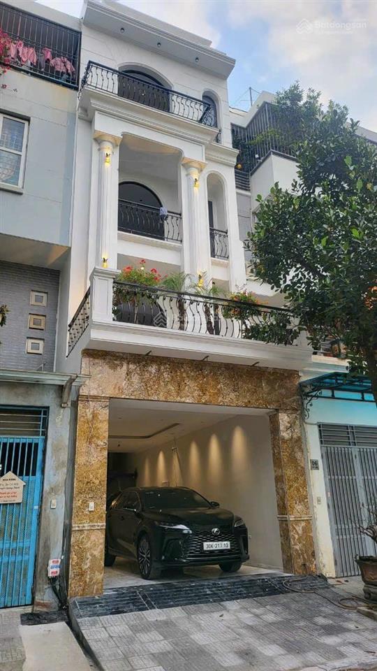 1 căn xây thô 90m2. 4 tầng hoàn thiện mặt ngoài. hướng đông nam. giá 18 tỷ. giá đầu tư