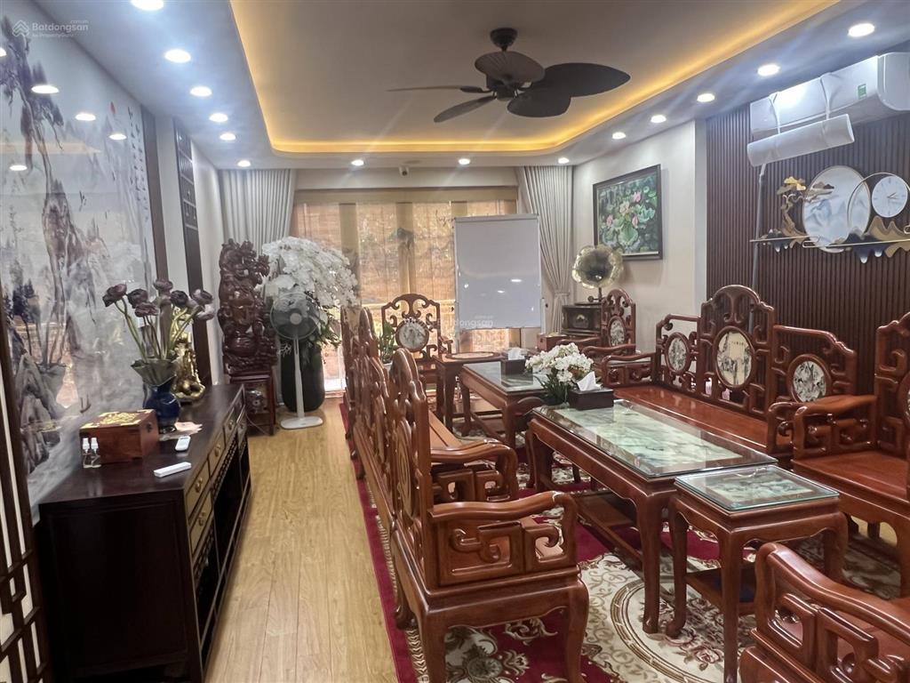 90m2 5 tầng. có thang máy. mặt công viên. vài bước ra công viên 365. giá bán nhanh chỉ 20,5 tỷ.