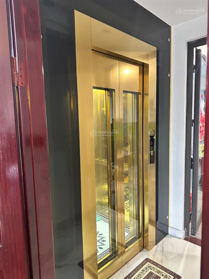 90m2 5 tầng. có thang máy. mặt công viên. vài bước ra công viên 365. giá bán nhanh chỉ 20,5 tỷ.