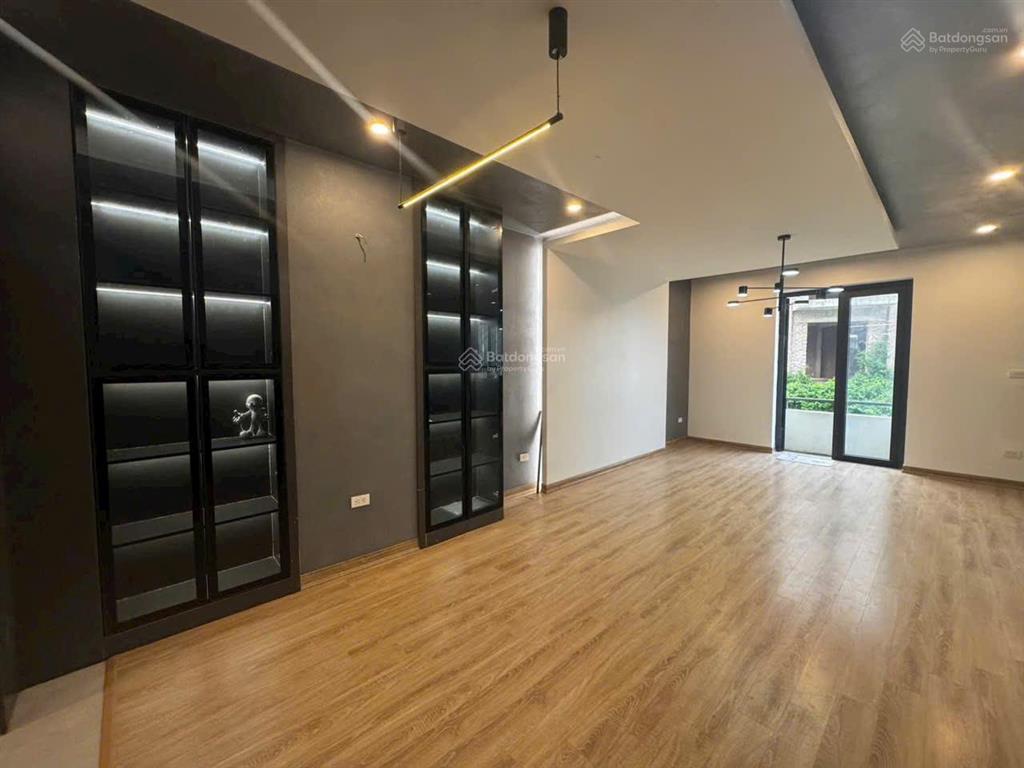 Cho thuê lk 90m2, 5 tầng, có thang máy, tại văn phú. đường to 18m, giá tốt 18 triệu. vào ở ngay.