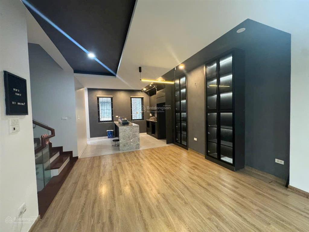 Cho thuê lk 90m2, 5 tầng, có thang máy, tại văn phú. đường to 18m, giá tốt 18 triệu. vào ở ngay.