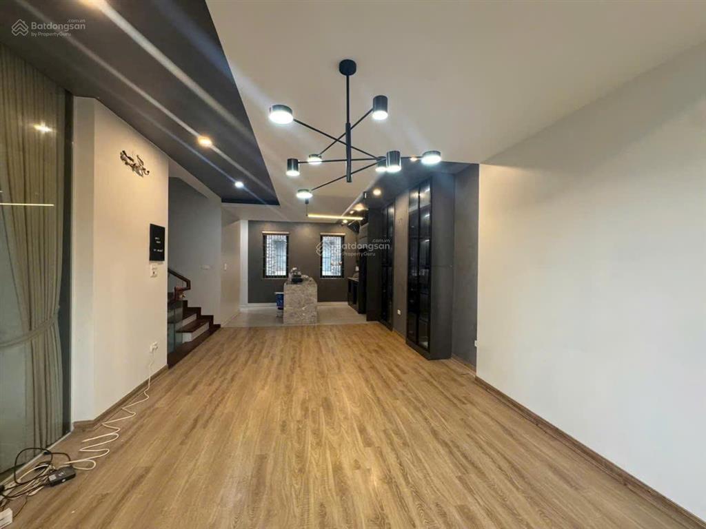 Cho thuê lk 90m2, 5 tầng, có thang máy, tại văn phú. đường to 18m, giá tốt 18 triệu. vào ở ngay.