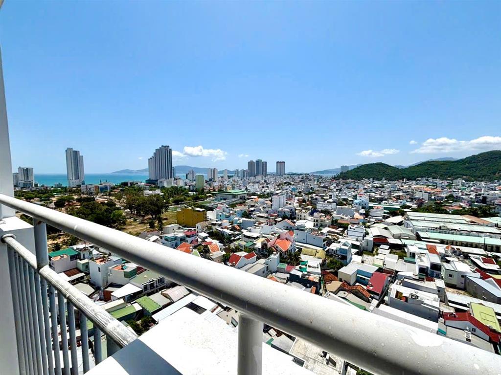 Bán căn hộ view biển  chung cư hoàng quân  bắc nha trang. dt 60m2 có 2 phòng ngủ, 2wc, sổ hồng